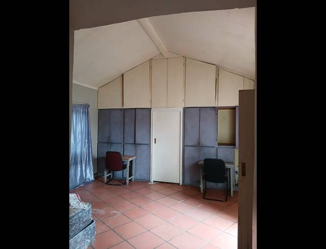 10 BEDROOM FREESTANDING FOR SALE IN HURST HILL